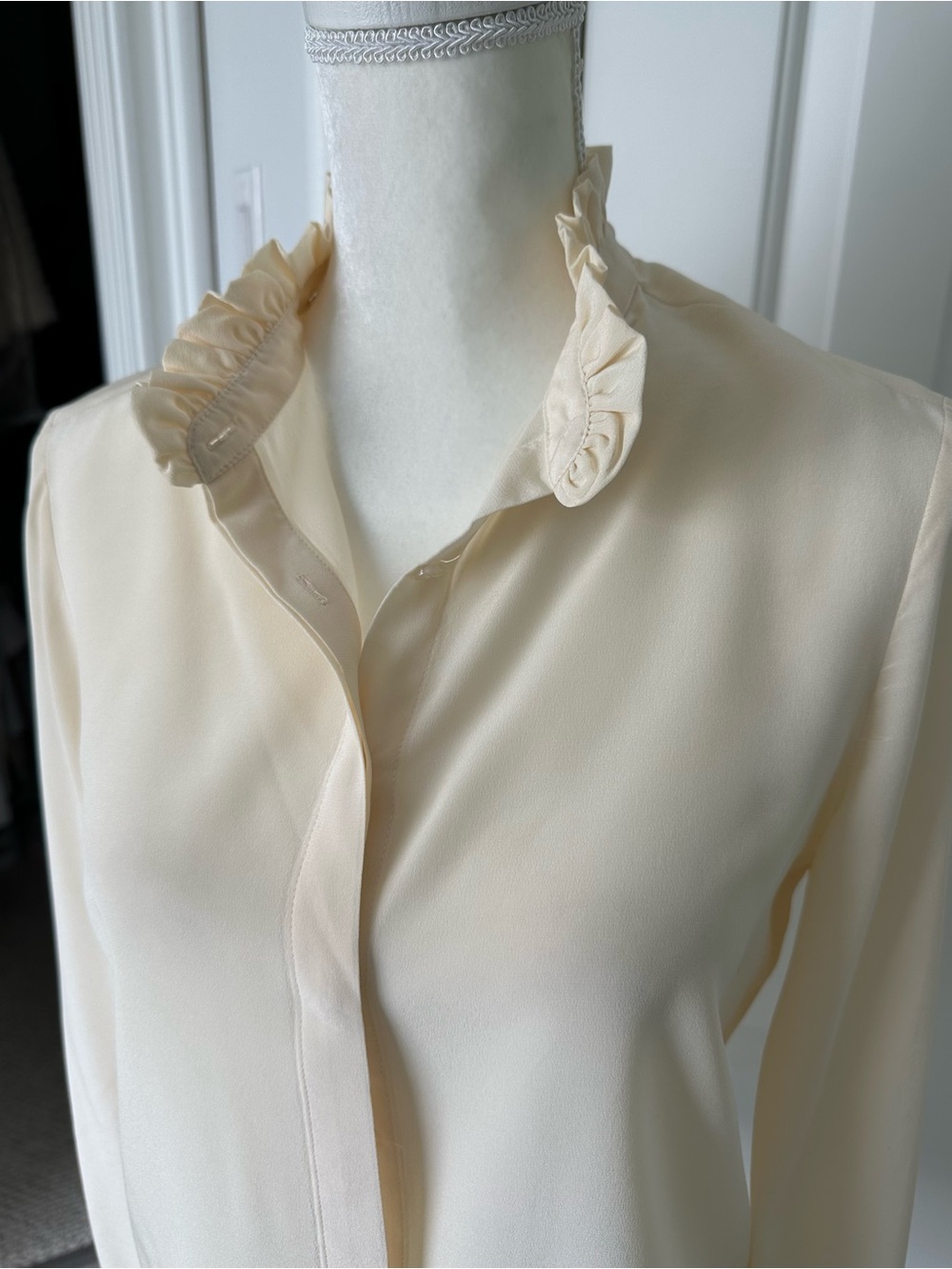 ANTONIO MELANI Cream Ruffle Collar Silk Blouse